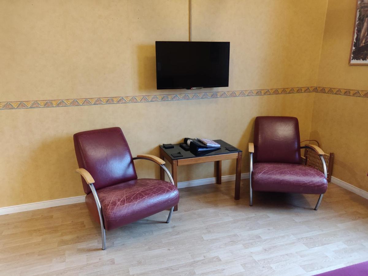 Hustugu Gard Villa Orsundsbro Dış mekan fotoğraf
